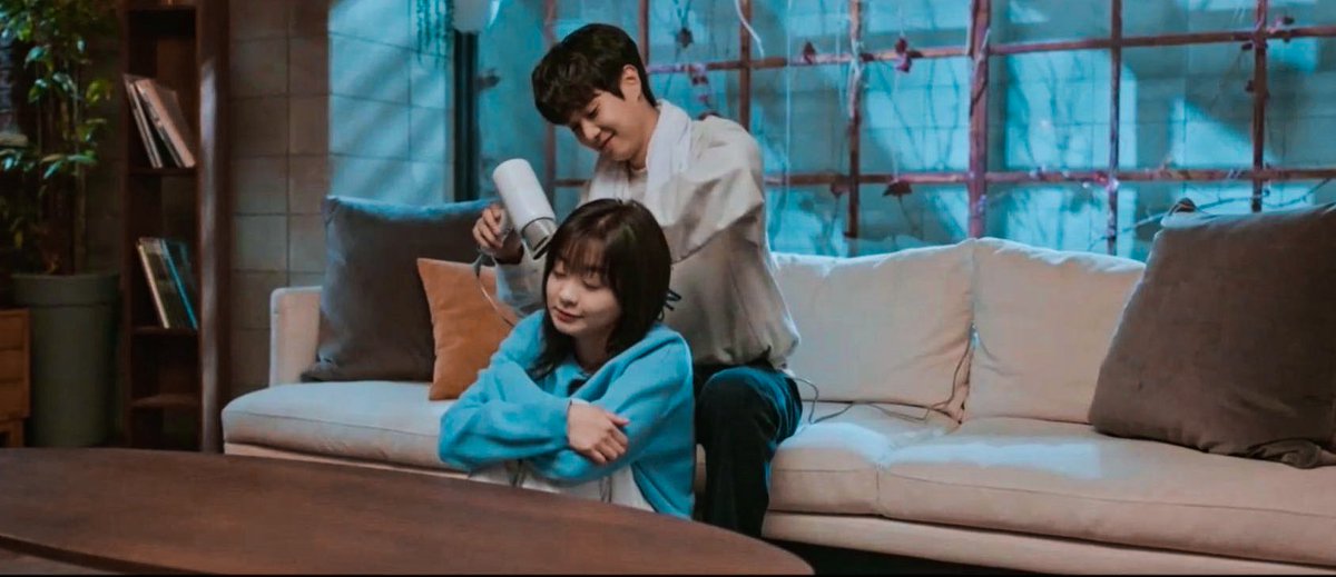 the fact that yeonsu was worried that she was being too happy and they might mess up but choi ung reassured her it wont happen again 😭

sometimes you just have to reassure the ones you love. sometimes, words are enough. 

#OurBelovedSummer #OurBelovedSummerEp15