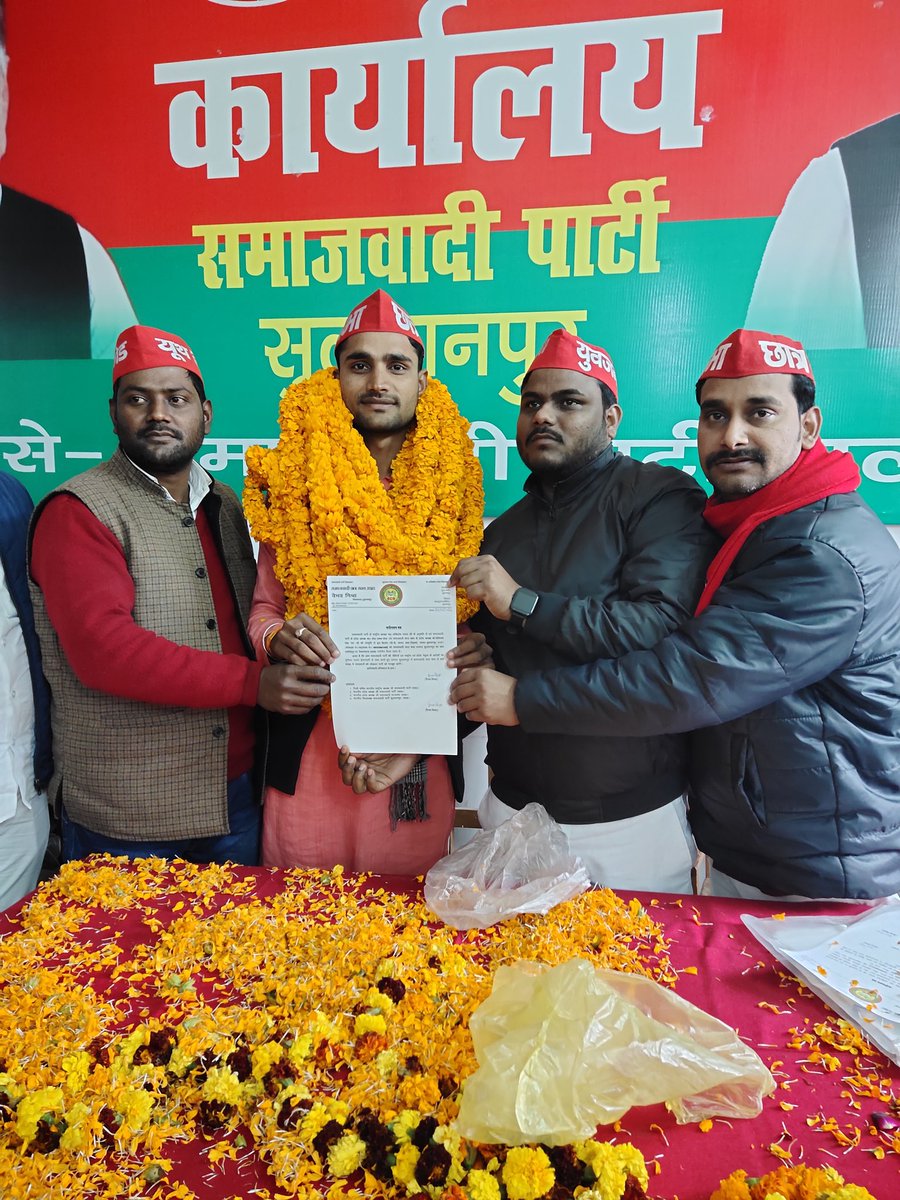 BKYADAY's tweet photo. मा०अखिलेश यादव जी के अनुमति से एवं समाजवादी पार्टी के प्रदेशअध्यक्ष मा०नरेश उत्तम पटेल जी एवं समजवादी छात्रसभा के प्रदेशअध्यक्ष मा०दिग्विजय सिंह"देव"जी की संस्तुति से मुझे समाजवादी छात्रसभा का जयसिंहपुर विधानसभा अध्यक्ष मनोनित करने पर मैं आप सभी का ह्रदय से आभार व्यक्त करता हूँ, https://t.co/tIqXQJfORE