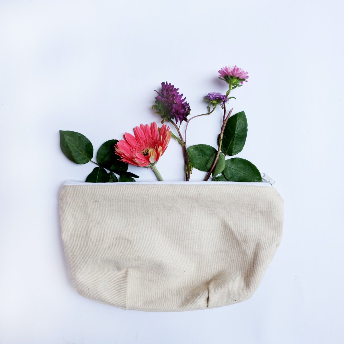 ISEPglobal's tweet photo. There's still time to book on tomorrow's webinar on the impact of the #beautyindustry on #biodiversity as we discuss actions the hair &amp; beauty sector are taking to achieve #positivechange with speakers from the UK Business &amp; Biodiversity Forum &amp; @iccwboUK. https://t.co/cByExHmFo8 https://t.co/4vygJx8L5T