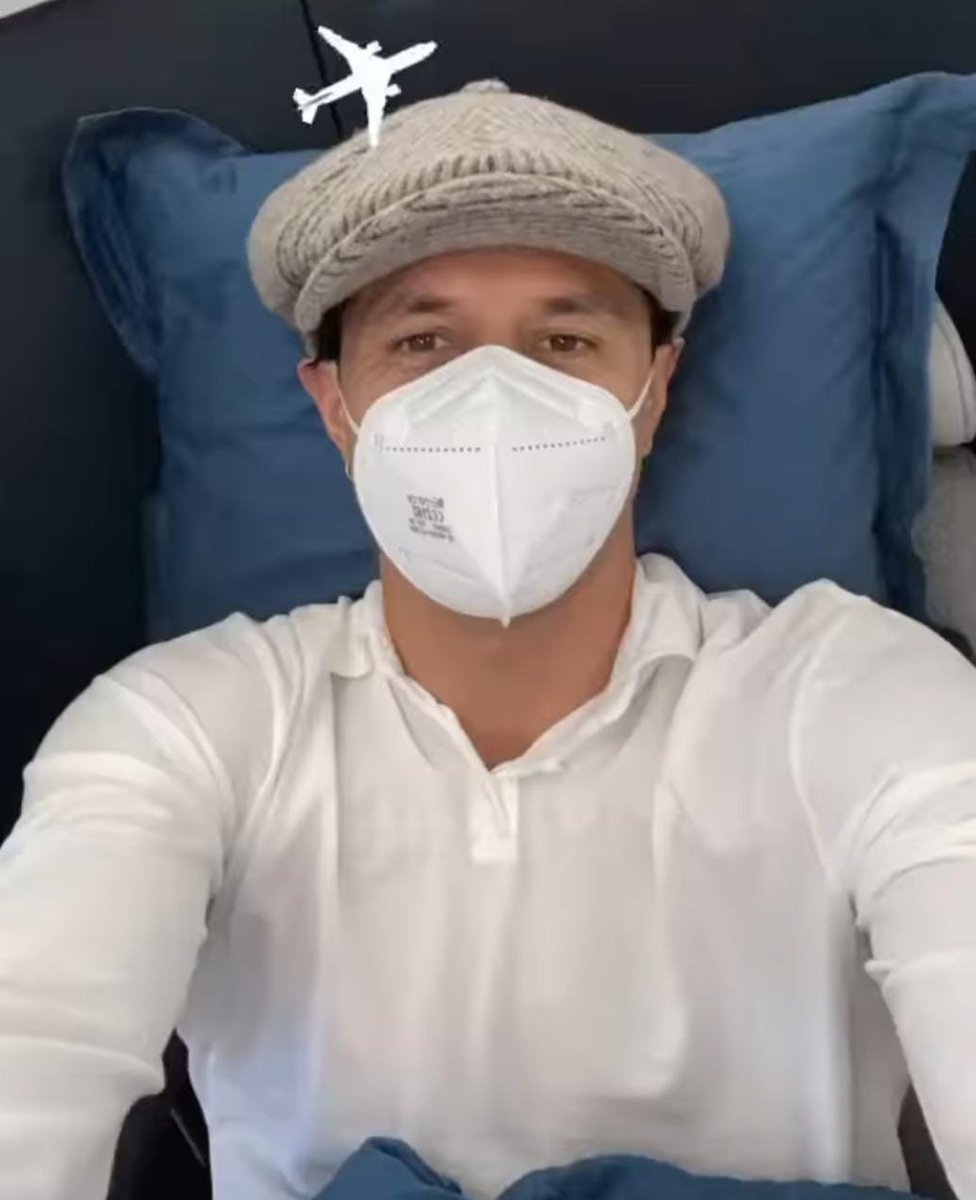 GOLPERUoficial's tweet photo. ¡EN CAMINO! Gianluca Lapadula ⚽ ya se encuentra volando ✈️ desde el viejo continente rumbo a Lima 📌. El delantero nacional, se sumará a la @SeleccionPeru 🇵🇪 para jugar este viernes ante Colombia 🇨🇴 por las Eliminatorias Sudamericanas 🏆. #DependeDeTi https://t.co/IJaESEG4TF