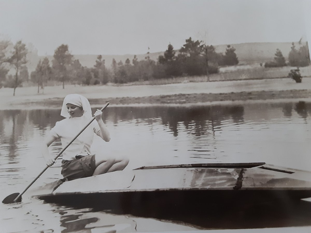 CrystalFinds's tweet photo. Kate rowed all the way from California to arrive for #MondayMailbox https://t.co/a3IGc1YOKi
