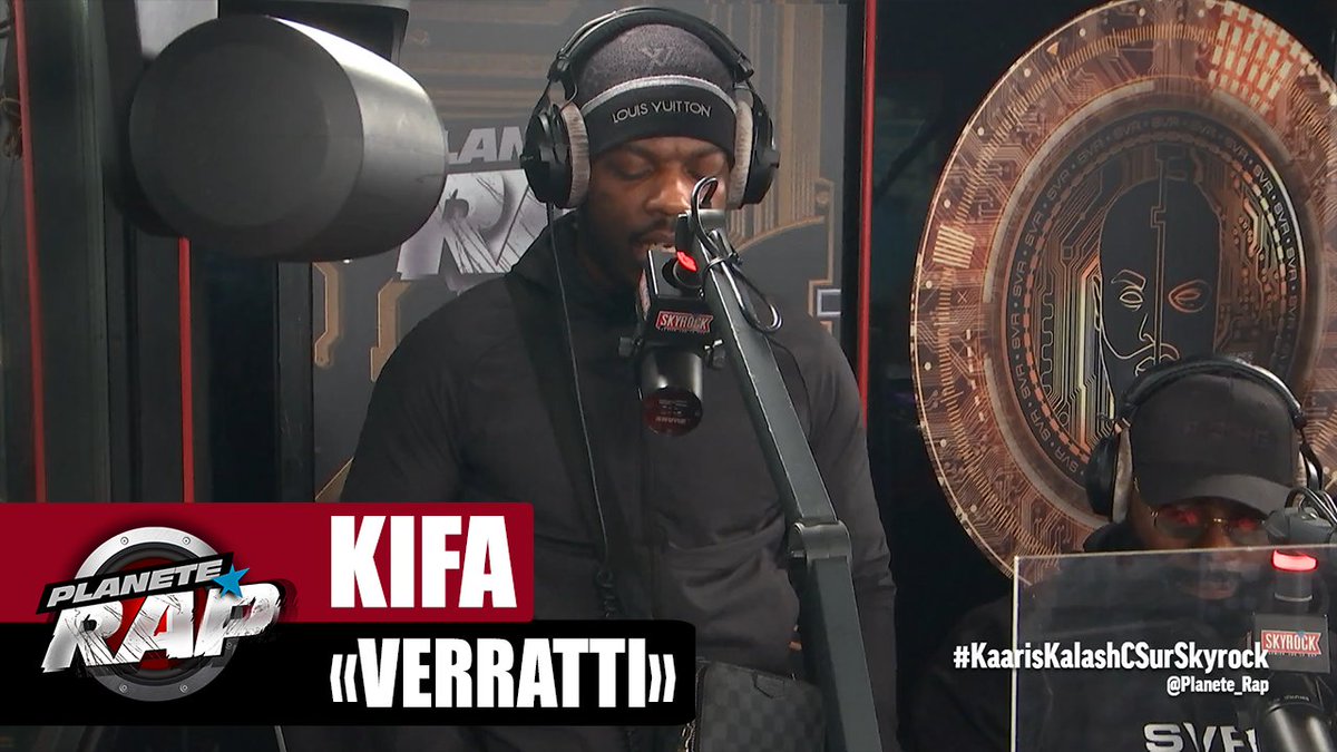 Planete_Rap's tweet photo. 🇮🇹Ce soir Kifa balance son morceau "Verratti" en live ! #KaarisKalashCSurSkyrock 
(cc @Laurentbouneau @fredmusa @SkyrockFM)

👉https://t.co/gq4f2k32mO https://t.co/X4WMfVcJ5S