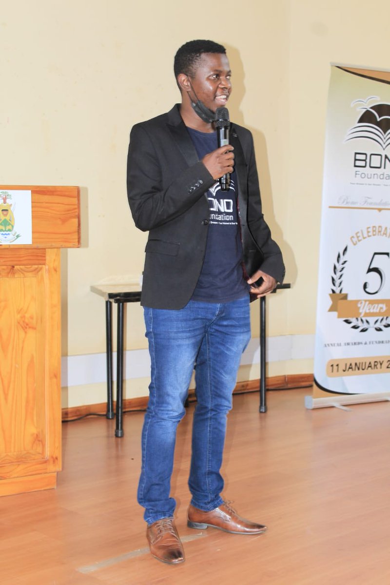 Ntsundenirich's tweet photo. Last Saturday, at the @bono_foundation annual awards, advising matriculants. Key takeaways:
1. Forget about time
2. Get that degree
3. Don't leave with just a degree
4. Be prepared to suffer
5. Don't forget where you come from
#TodayIsToExcel https://t.co/Hxt4S4Elji
