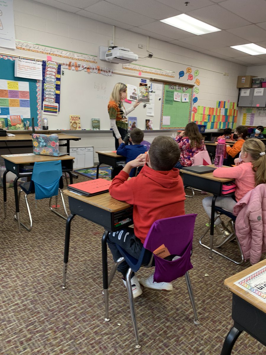 MrsSanders113a's tweet photo. Thank you @teacherkcasey for kicking off @monarchaward challenge #sd113a #rvican https://t.co/Jn7sQEgxK9