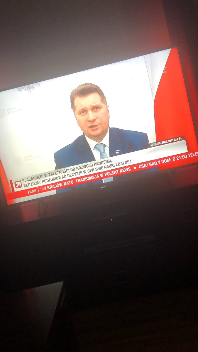 Juliusz70181253's tweet photo. UWAGA jak powiedział @CzarnekP  zdalne mogą nastąpić z dnia na dzień 🙄jak dobrze zrozumiałem więc uczniowie i nauczyciele bądźcie gotowi😉 https://t.co/SBTbDkULeE