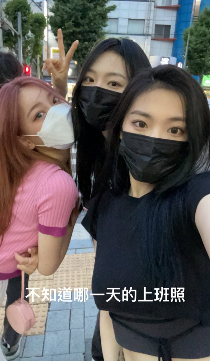 caicaisfridge's tweet photo. YUEHUA GIRLSSSSS THEYRE SO PRETTY https://t.co/84j73yEtXX