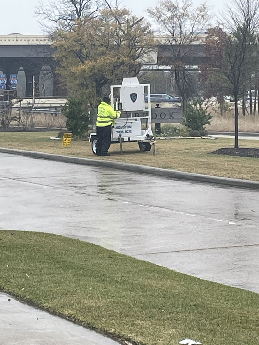 ernest_fuhrmann's tweet photo. Huge thank you to our AT-Large Position 1 CM @MikeKnoxTX’s office, especially Sheena for helping #Lazybrook Civic Club in #DistC facilitate a loaner Speed Trailer from @houstonpolice.
Thank you #HPD for delivering it so quickly and helping keep our neighborhood safe
🙏 🙏 https://t.co/pNe9tLAbYC
