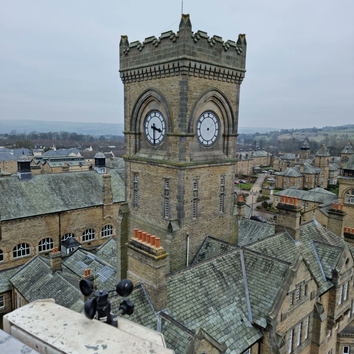 TimeAssured's tweet image. Today the team have been in Leeds removing the hands from these 10ft dials.