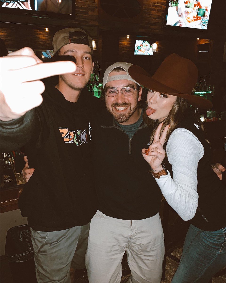 gloria_abbate's tweet image. I know insta saw these already but I just felt the need to show off how happy Joey looks 😂😂🥲