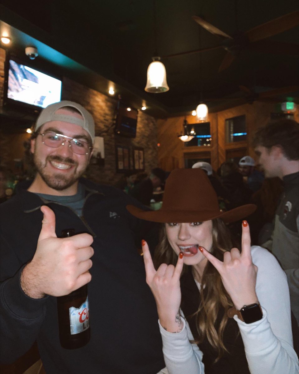 gloria_abbate's tweet image. I know insta saw these already but I just felt the need to show off how happy Joey looks 😂😂🥲