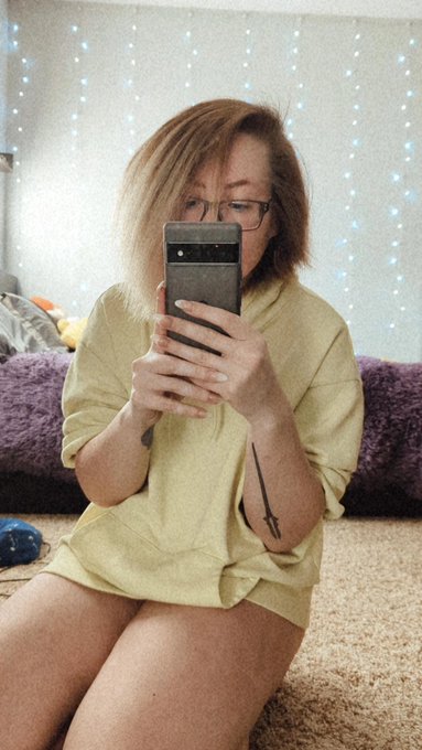 Watch Rey 🐉's leaked NSFW photo on TwXstars