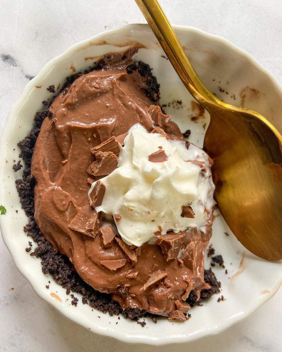 eatnoops's tweet photo. In honor of #NationalPieDay, we are sharing with you one of our favorite pie recipes. This delicious Cookies and Cream pie only has three ingredients and takes less than 10 minutes to make! Check out our Instagram for the full recipe: https://t.co/iac5F6YmFt https://t.co/7y3JIY5PeZ