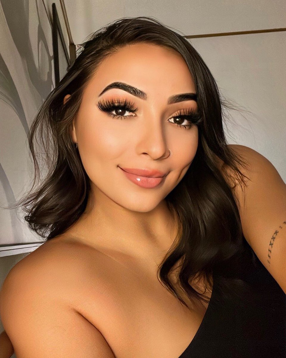 This look is everything! Brow Ambassador @Alanis_Alaniz1 serving us brow goals time and time again.🙌🏻  #HoustonHenna #houstonbrows #HennaBrows