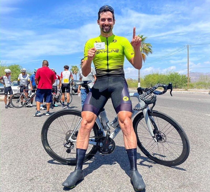 🚴🏽‍♂️ #Ciclismo El sonorense René Corella 🔥💪🏽 quien es uno de los cuatro pedalistas mexicanos 🇲🇽 que poseen el carnet continental, está impaciente por presentarse el 2022 con su equipo, el Skyline de Filadelfia, Estados Unidos 🇺🇸
⏩ bit.ly/3GXjIFL