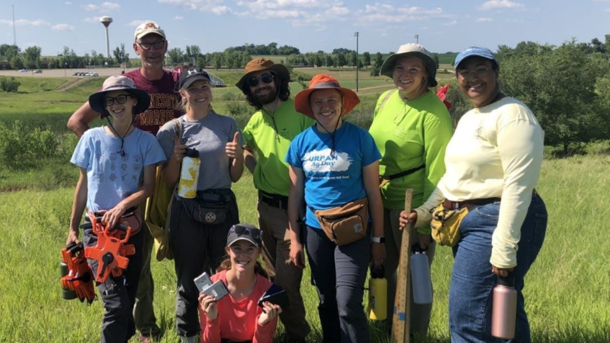 Want a summer science adventure in the prairie? Join #TeamEchinacea! We are hiring students &amp; recent grads to join our research team. Learn more here echinaceaproject.org/opportunities/ #REU #conservation Please RT