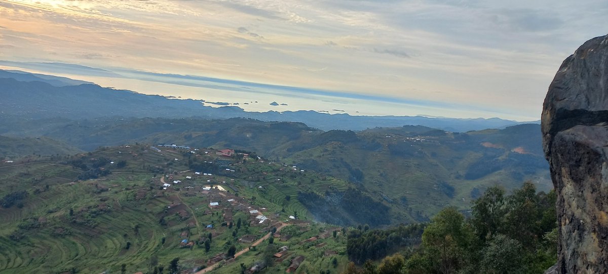 CharlesHaba's tweet photo. #Karongi you beauty that has everything it takes to be the #Coffee Capital of #Rwanda. Let's do this #AgroTourism @KarongiDistr @RwandaWest @arthurkaruletwa @RDBrwanda @IlizaExpedition @FamilyTreeFarms https://t.co/TGih4evwB2