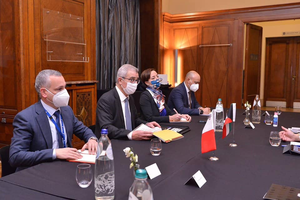 In Brussels with the Minister of Foreign Affairs of Kuwait Sheikh Ahmed Nasser Al-Mohammed Al-Ahmed Al-Jabar Al-Sabah. Discussed how to further strengthen ties between #Malta 🇲🇹 &amp; #Kuwait 🇰🇼 and how we can work together for peace and cooperation in the Med., the Gulf and Africa.