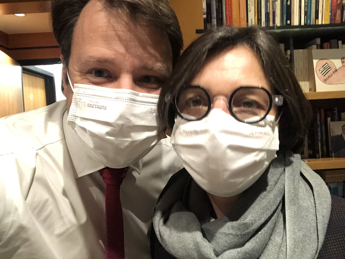 FORTINLhour's tweet photo. Très contents de porter les masques #DiWALL avec le logo @regionbretagne . Bravo et Merci à Joel Gourmelon, et son équipe pour cette initiative. 👍👏😷 https://t.co/OGOb6iGWae