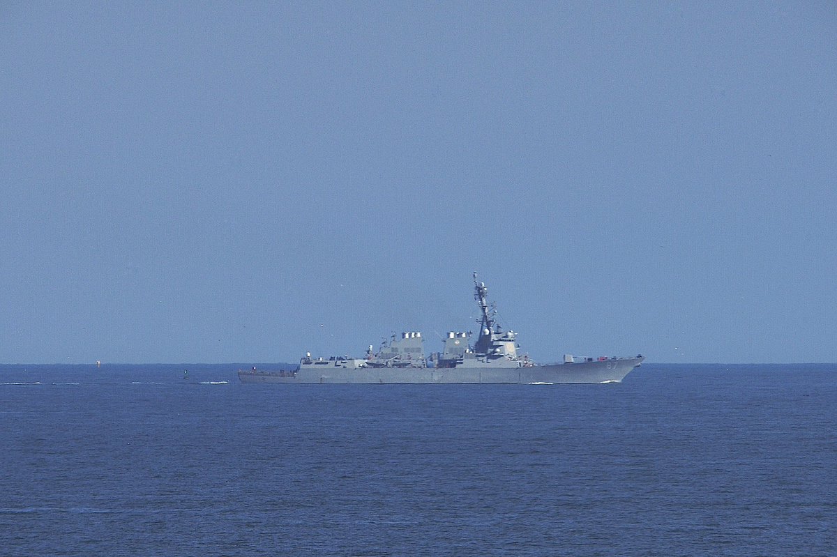 The USS MANSON (DDG-87) 🇺🇸 Arleigh Burke-class Flight IIA guided missile destroyer, four miles off the coast of Virginia Beach in the South East Sea Lane. #USNavy #USSManson #DDG87 #ShipsInPics