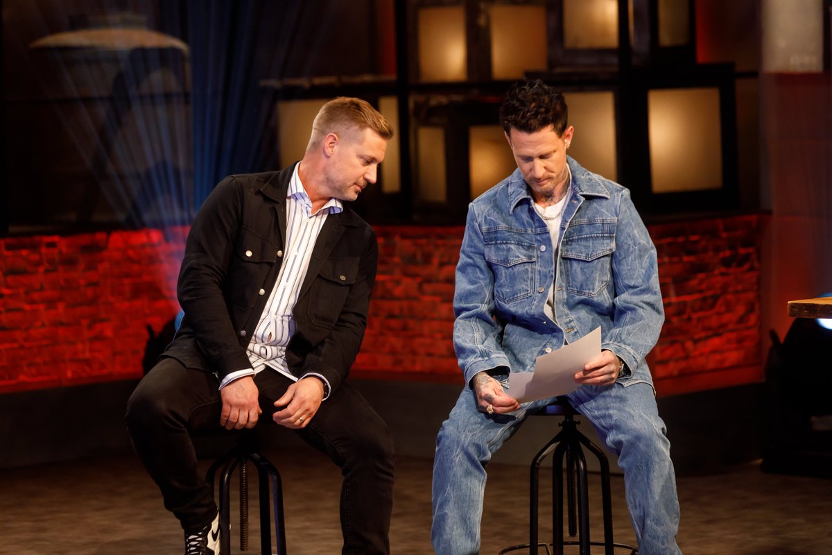 Coming up NEXT: @BFlay is in for double trouble when brothers @MVoltaggio + @BryanVoltaggio team up to try to #BeatBobbyFlay! 😎 Don't miss it @ 9|8c!