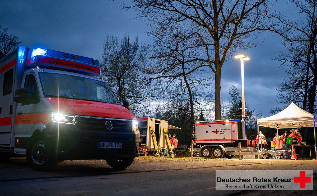 seguelzen's tweet photo. https://t.co/eHmnsA0CeQ #drk #uelzen #weltkriegsbombe #evakuierung #wirsindhaltso https://t.co/YjoB4dmRyu
