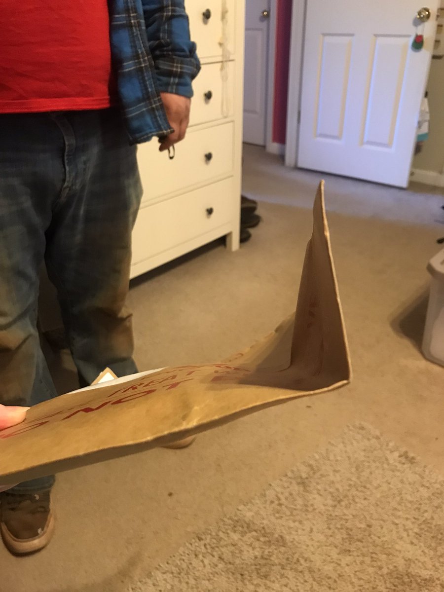 GreenStarScott's tweet photo. @USPS what can I do here? I’ve opened 3 formal complaints over the last 4 years about packages getting damaged by being forced into my mailbox by usps &amp; nothing ever changes. Unacceptable! https://t.co/grRCctdeJ8