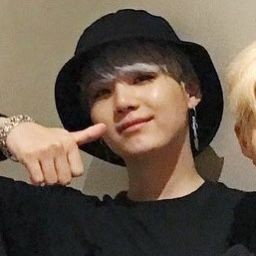 yoongisarchive's tweet photo. yoongi + bucket hat https://t.co/OkflJT3Nsp
