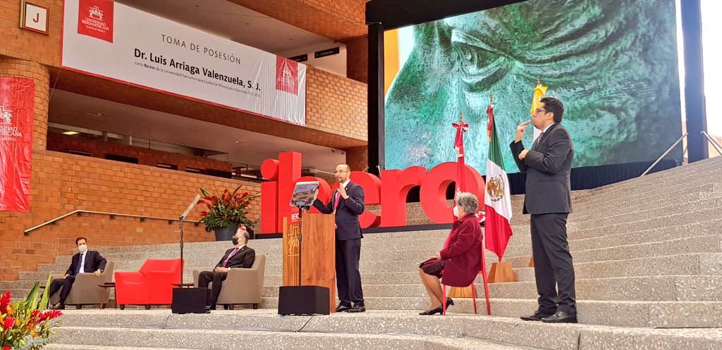 IBERO_mx's tweet photo. “La universidad debe transformarse para hacer frente a los nuevos entornos que se caracterizan por la incertidumbre. Ante un contexto diferente, debemos operar desde esquemas renovados”: Dr. Luis Arriaga, nuevo Rector de @IBERO_mx.
#RectorIBERO #LuisArriaga #SoyIBERO https://t.co/DUSUffpd1e