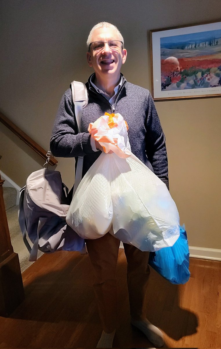 wlabovitz's tweet photo. Alexandra Labovitz, you asked me what I eat when I work until 8:30 p.m. and then go to the gym until 10 p.m. Helaine and I go grocery shopping every Sunday, and I bring 2 garbage bags filled with food to work on Monday. #ImNuts #CreatureOfHabit #WorksForMe https://t.co/IGaQB3tjxA