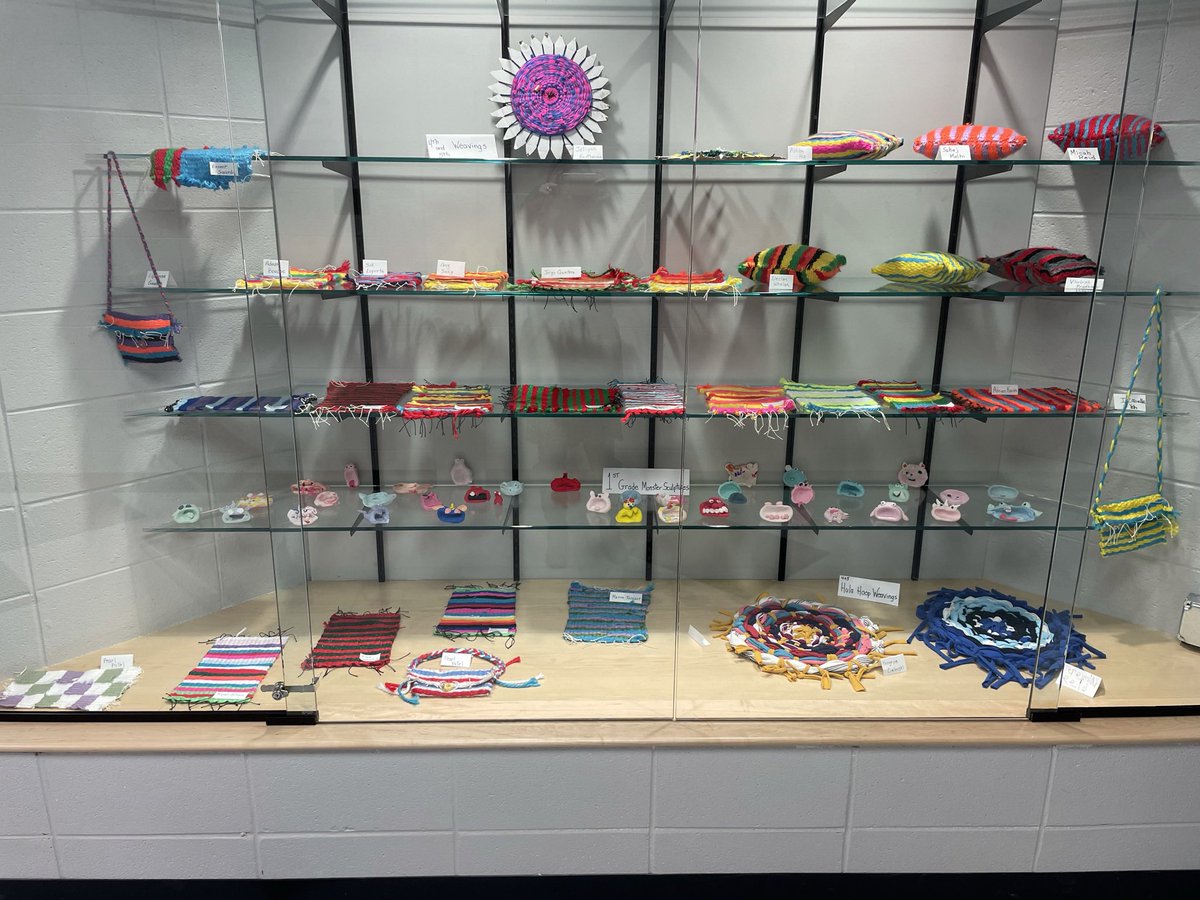This beautiful art is arranged in our new display case. We have some really talented students and an amazing art teacher at Western Trails! <a href="/ScheuflerART/">Ms. Jamie Scheufler</a> 👏🏻 👏🏻 👏🏻 #WTandMe
