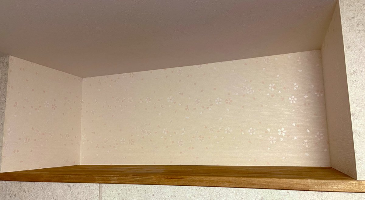 MsToyz09's tweet photo. 曲がりなりにも商売人なので
神棚とかはしっかりとやって行きたい所存。
クロスはここだけ桜吹雪の柄にした

狐が集まりがち

今年も1年宜しくお願い致します⛩

#伏見會 https://t.co/R8qjvtW0pT