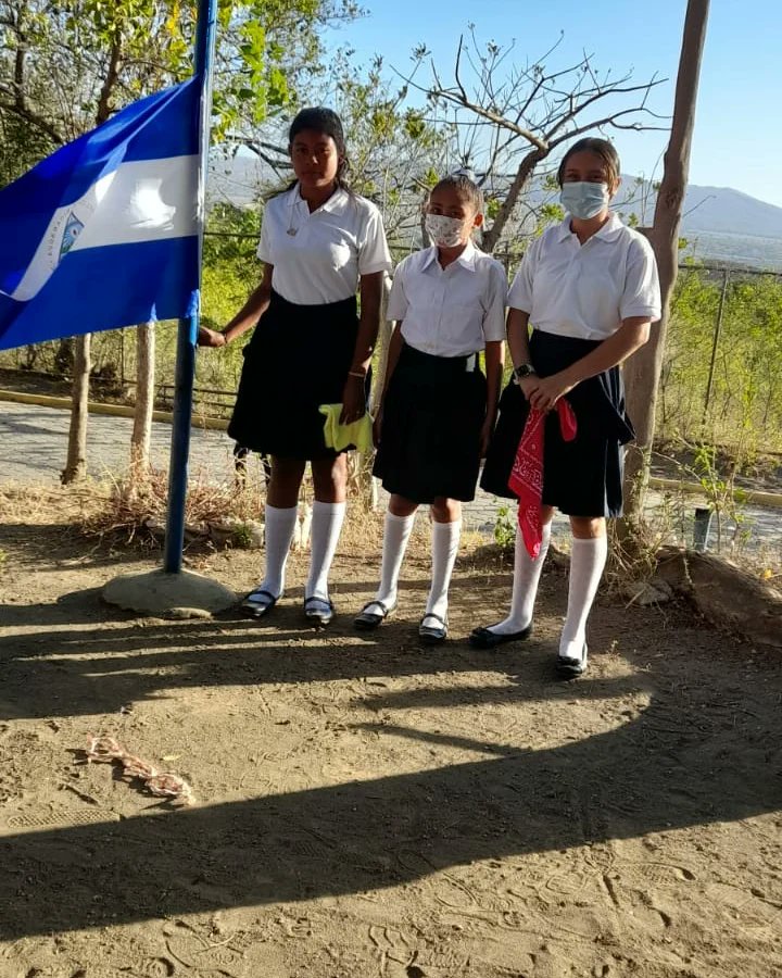 mateare_de's tweet photo. #Mateare //Inicia el años escolar 2022 y las calles, las rutas de nuestro municipio se adornan de tanta niñez que es el reflejo vivo de nuestra Nicaragua 🇳🇮
Feliz inicio de clases 2022🏫👧🏻
La educación es el arma más poderosa para cambiar al mundo! 📚📖
#ACLASESCONTANTAESPERANZA https://t.co/yEa9C3yql4