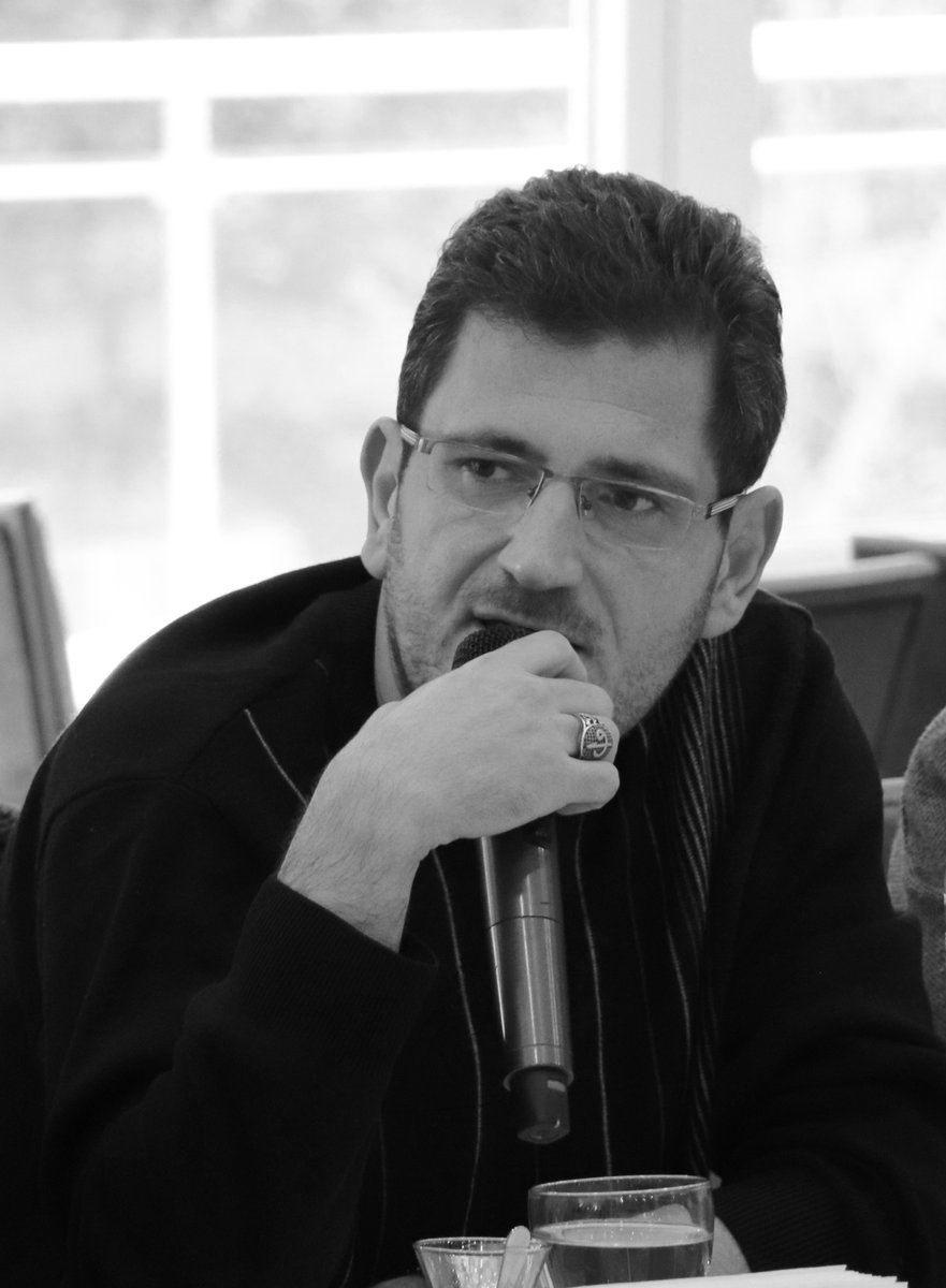 Bir süredir hastanede tedavi gören İzmir İl MEM Öğretmen Yetiştirme ve Geliştirme Birimi Şefi, İl MEM Temsilcimiz Kadir Gündüz'ü son yolculuğuna uğurladık.

Eğitim-Bir-Sen olarak Temsilcimize bir kez daha Allah'tan rahmet diliyoruz. 

Makamı âli, mekânı cennet olsun.