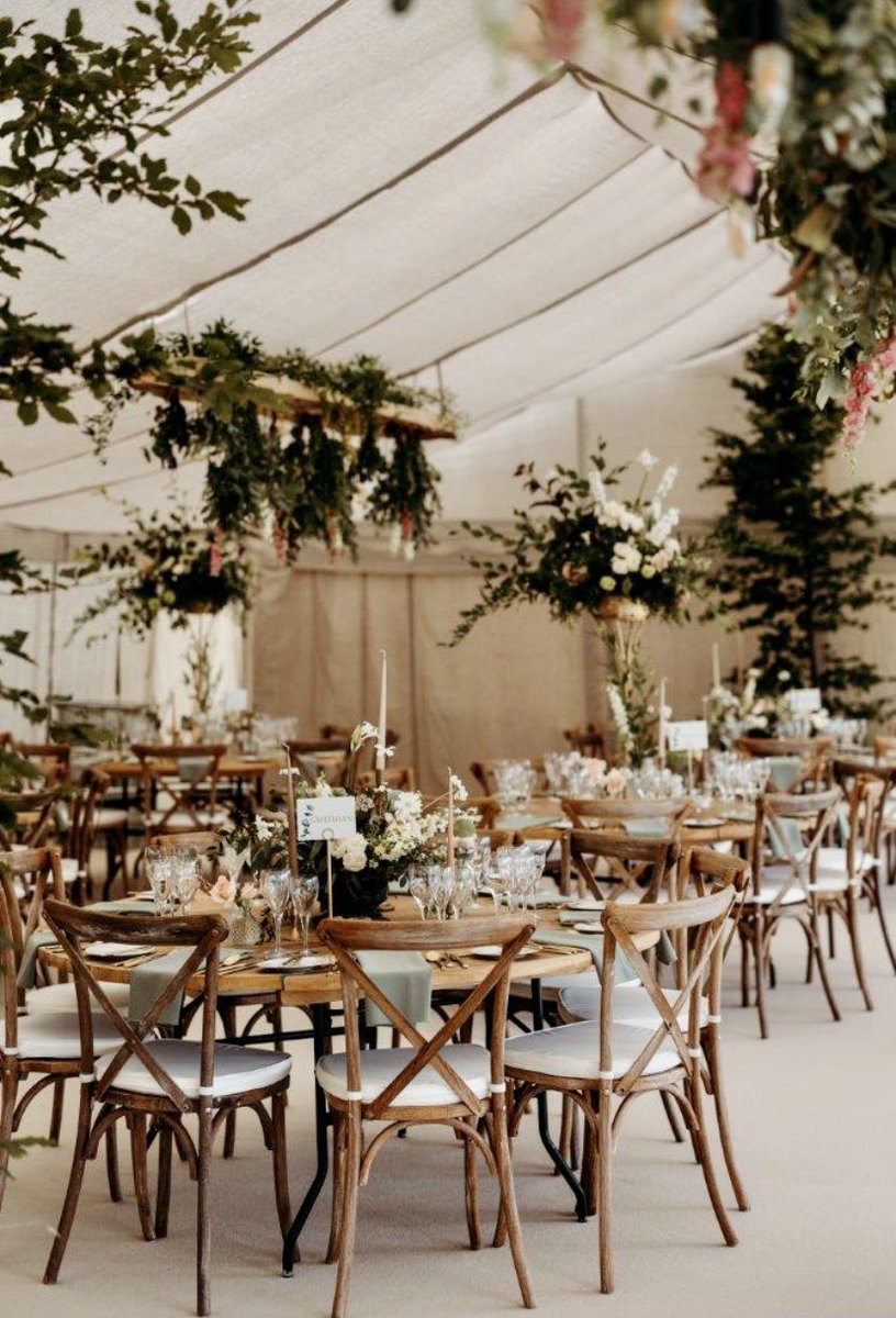 Such beautiful flowers and greenery by @fleur_provocateur in one of our frame marquees with hessian linings during the summer😍 💐 
Photographer @richardskinsphotography
.
.
#abbasmarquees #wedding #framemarquee #hessianlining #flowers #weddings #marqueevenue #marqueewedding