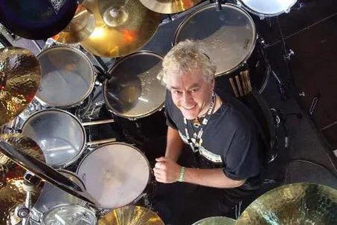 #Efemérides del #Rock 24 de enero de 1953 nace #NigelGlockler  baterista de la banda de heavy metal #Saxon.