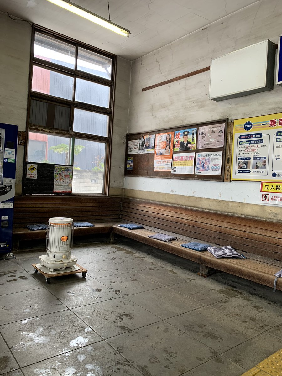hitsujimee1's tweet photo. 令和感ゼロ🤣今朝の某駅 https://t.co/O2g8f3I5HK