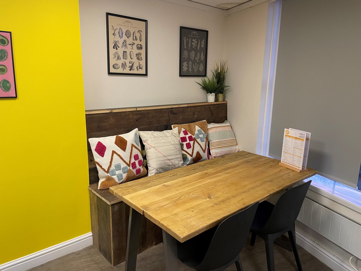 Our new community pantry is now open at the Round About Cafe, Mansbridge, #Southampton 🎉

It's open to everyone with an SO postcode and aims to:

🥕 reduce food waste
 🛒 provide food at a fraction of the cost of supermarkets

Find out more: bit.ly/3nUPLyJ #ukhousing