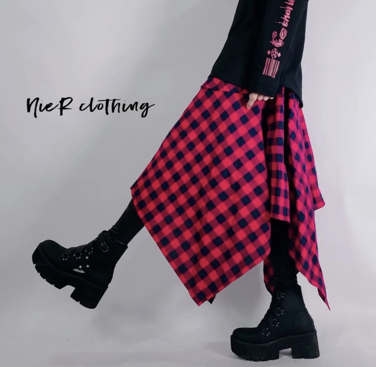NieR_tokyo's tweet photo. 🎁本日〆切プレゼント企画🎁

【RED CHECKERED HEMSKIRT】

🎁3名様にプレゼント🎁　

ユニセックスアイテムです🐰

◼応募方法
フォロー(@NieR_tokyo) &amp; RT
◼締切〆  本日24時

※鍵垢の方も対象内です。
是非ご参加ください🙇‍♂️🙇‍♀️ https://t.co/Lf8t7QmfnZ