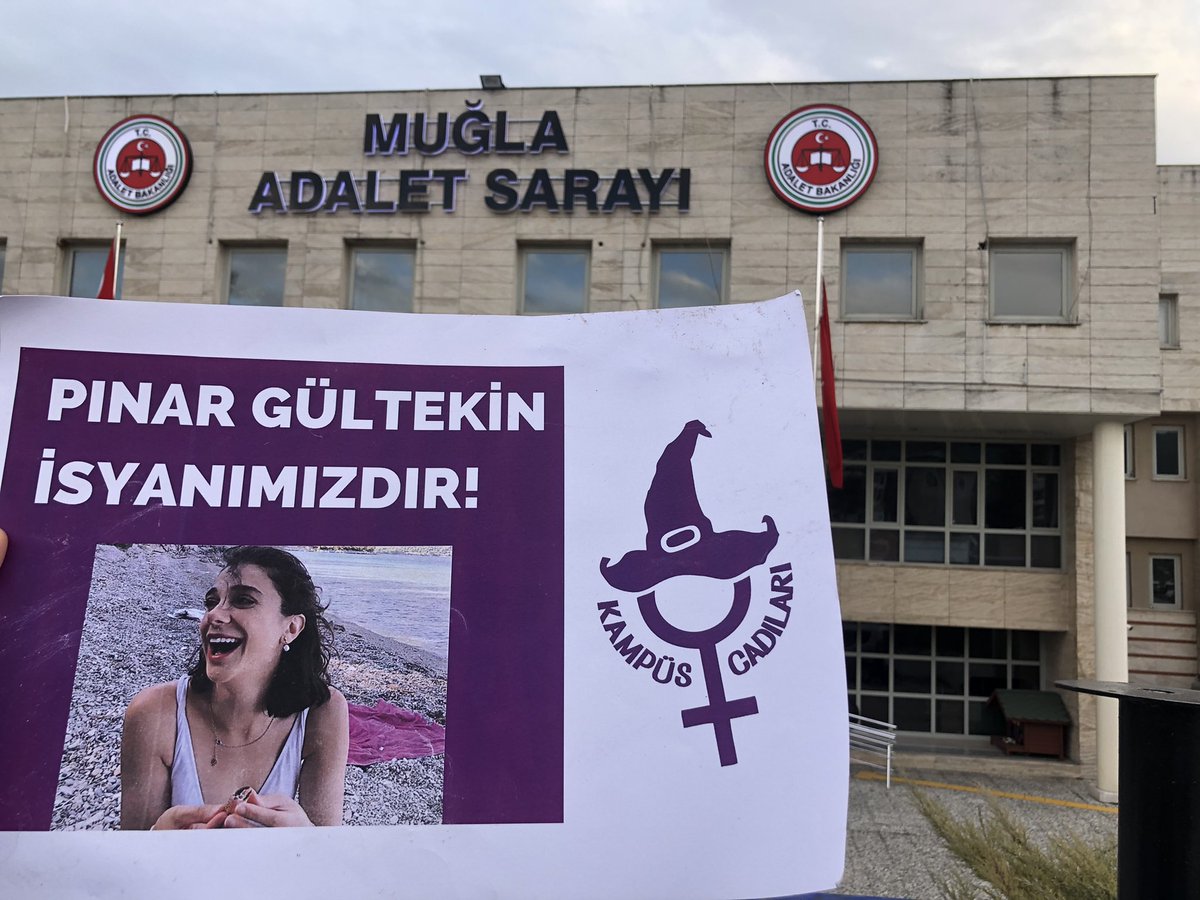 Pınar Gültekin davasında savcılık tarafından katil Cemal Metin Avcı için ağırlaştırılmış müebbet hapis cezası istendi. Katilin avukatı ekstra süre istediği için dava 14 Şubat 14.00’e ertelendi. 

Siz davayı erteledikçe biz Pınar için adalet talebimizi yükseltmeye devam edeceğiz!+
