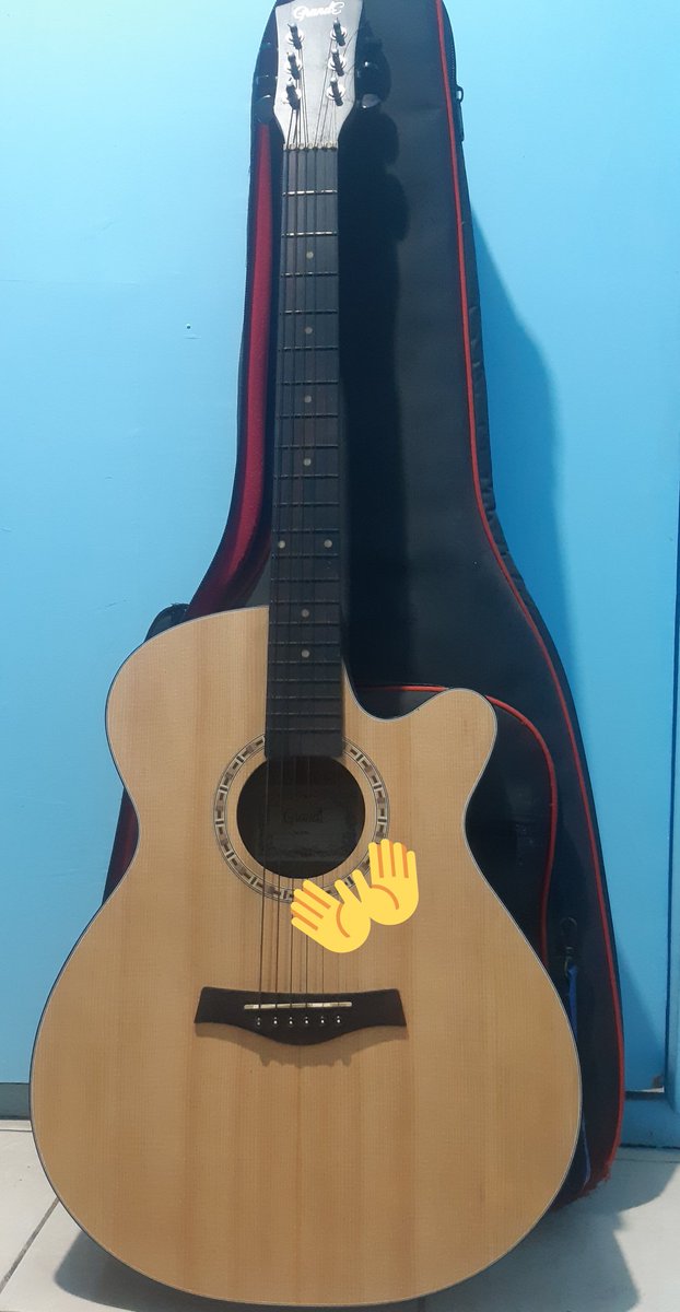 ferdilyvivi's tweet photo. bismillah, jual gitar akustik sepaket semua dapet 🙏🏻 https://t.co/J4F5FpbiGy