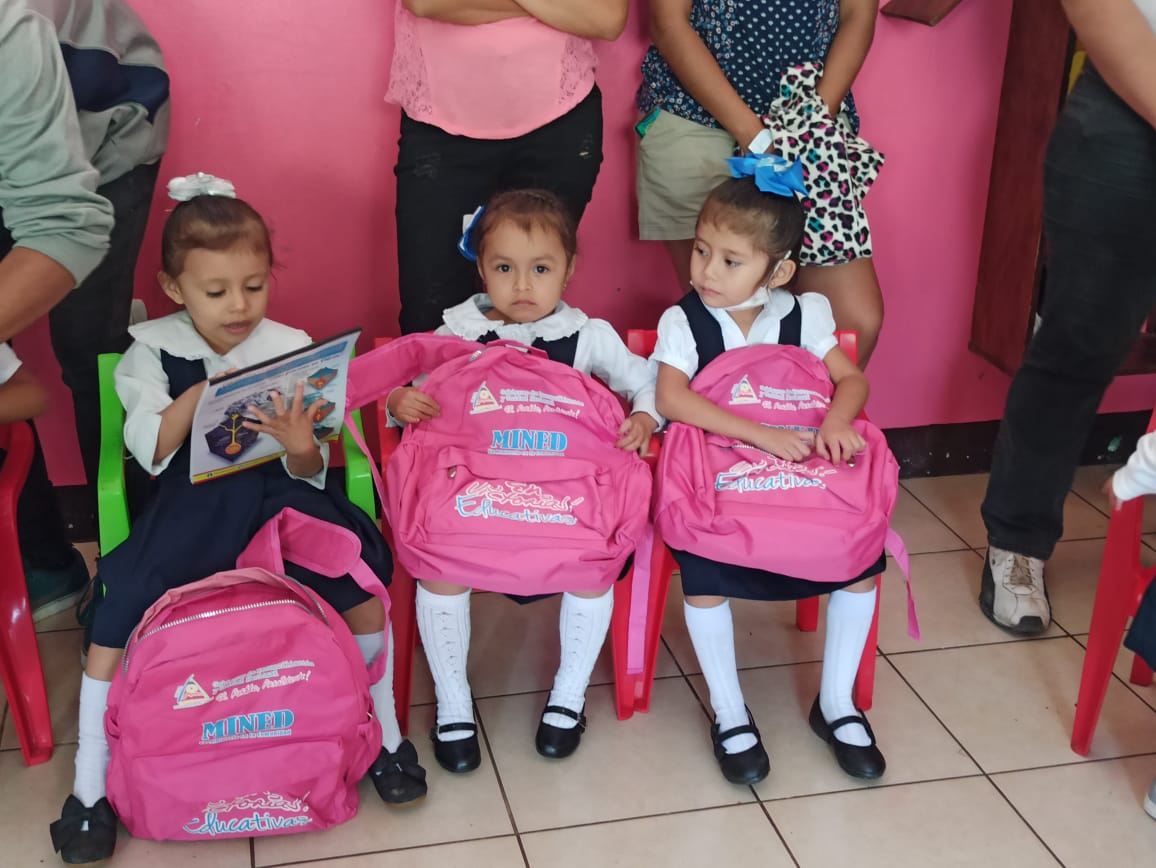 KetzalyPlomo's tweet photo. Inicio del Ciclo Escolar 2022 en La Concepción, Masaya #ACLASESCONTANTAESPERANZA 🎉📚 https://t.co/MZNee2KxXj