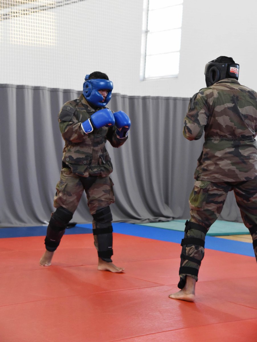 armeeszne's tweet photo. [#Aguerrissement] 💪 Les transmetteurs du @53eRT1 s'entraînent avec #DéTERREmiNation 👊 au C4, Combat Corps à Corps adapté au Combat de #HauteIntensité 🪖

#NotreDéfense #NosJeunesOps
@armeedeterre @Armees_Gouv @COMSIC_FR https://t.co/CVLSqLhLf9