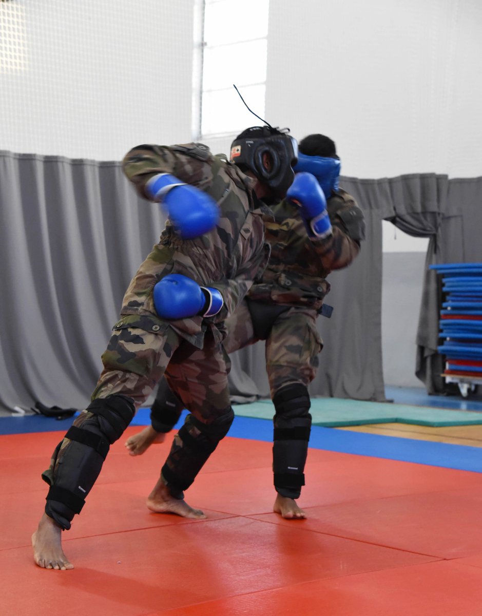 armeeszne's tweet photo. [#Aguerrissement] 💪 Les transmetteurs du @53eRT1 s'entraînent avec #DéTERREmiNation 👊 au C4, Combat Corps à Corps adapté au Combat de #HauteIntensité 🪖

#NotreDéfense #NosJeunesOps
@armeedeterre @Armees_Gouv @COMSIC_FR https://t.co/CVLSqLhLf9