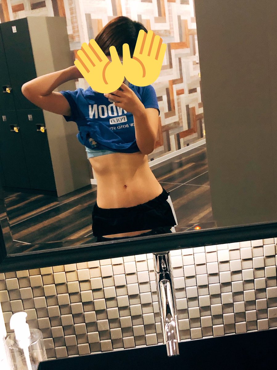 saxyyy1's tweet photo. 筋トレガチ勢だった2年前から5キロ太ったので春までに絶対痩せます（ガチ） https://t.co/Q0eMj9H9bg