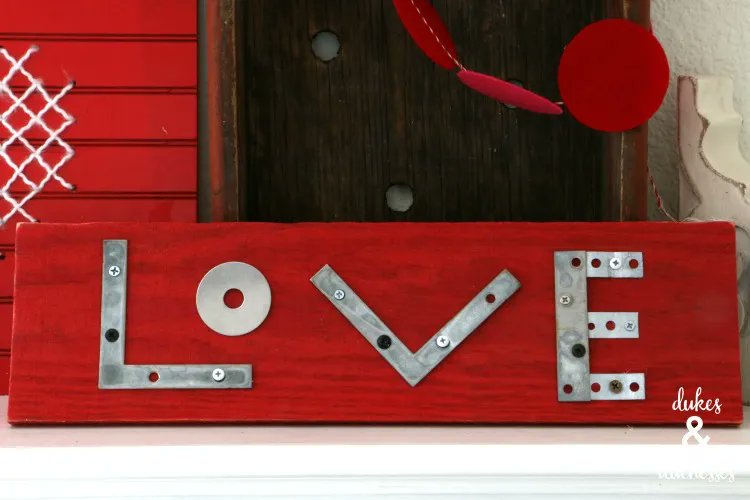 #Upcycle hardware pieces and a fence plank into a fun sign for the home! buff.ly/2UBYSmO