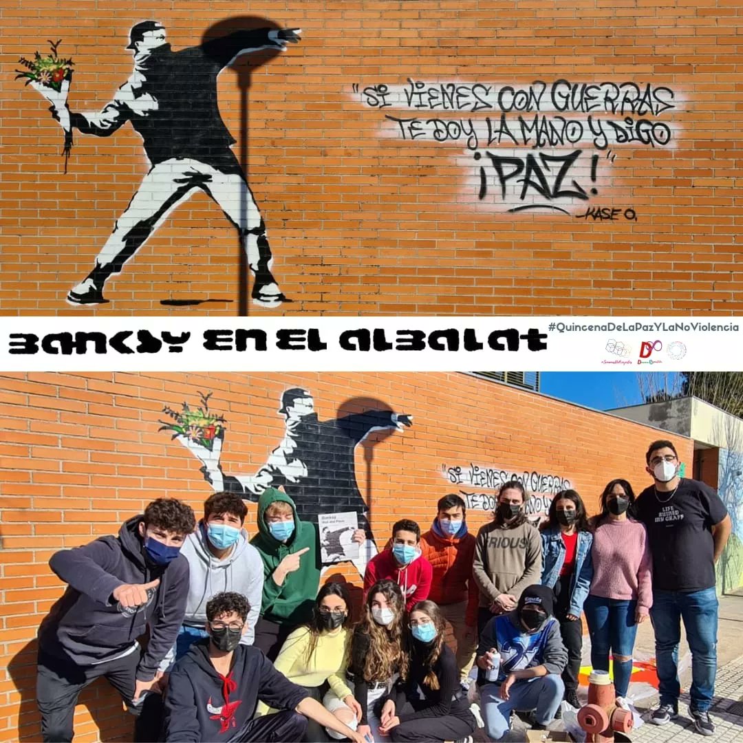 iesalbalat's tweet photo. Espectacular🔎 el trabajo que han hecho los chicos y chicas de 1.° de Bachillerato dentro del proyecto "De Goya a Banksy" de nuestra #QuincenaDeLaPazYLaNoViolencia. Gracias a Pablo y a @luz_salma por conseguir que en nuestra pared luzca ya este icono de la NoViolencia🌷. @banksy https://t.co/FK8Ji1pdmQ