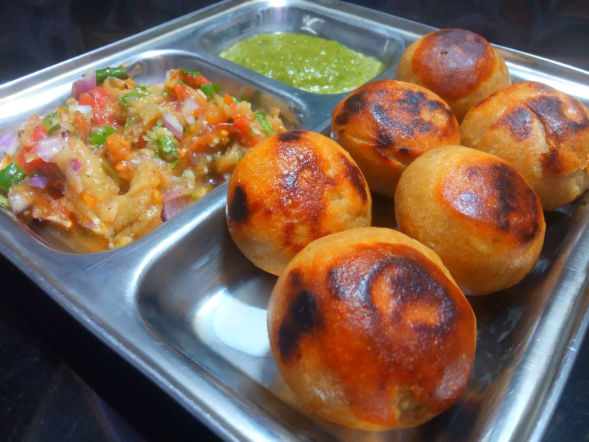 RichaRecipes's tweet photo. Bihar famous litti chokha recipe on my youtube channel Richa's Recipes #recipe #YouTube #YouTuber #viral #Bihar #homechef #homecooking #food
Recipe Link👇
https://t.co/CerRgS7M9x https://t.co/FNeY9RaOZs