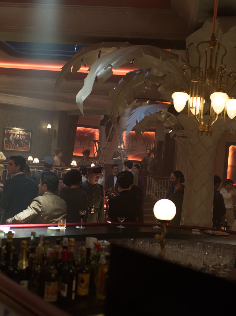 ParcAudiovisual's tweet photo. Recordant el rodatge de la sèrie #HACHE, i de quan el nostre plató 1 es va convertir en el preciós 'Club Albatros' 🎬🍸🖤 #rodatges #direcciondearte #locations #stages #ficcio #weekendstudio @NetflixES https://t.co/licXbQFb6t