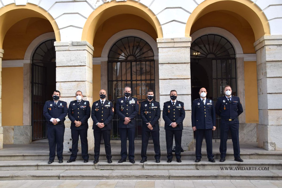 policiabadajoz's tweet photo. Esta mañana, han tomado posesión como Subinspectores, Jesús, Jorge y Hazael, y Parejo como Oficial, ocupando unas vacantes clave, para la restructuración general del Cuerpo y mejorar la eficacia Policial. Enhorabuena compañeros 👏👏👏💪💪💪#tupolicíalocal #mascercadeti https://t.co/polZdOjR5c