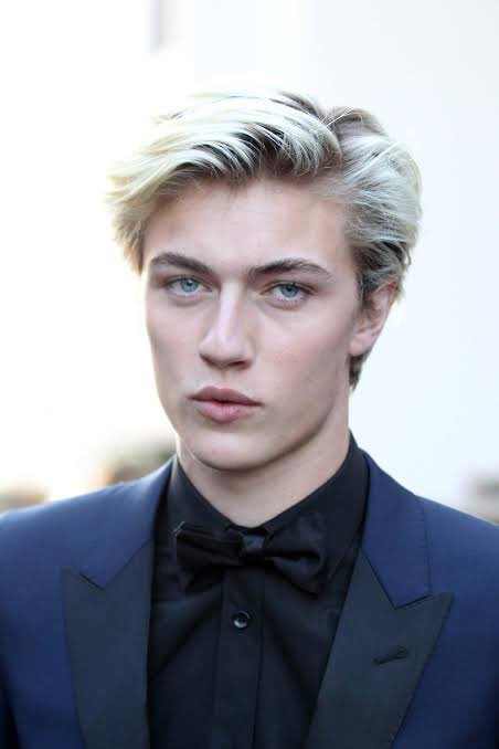 upasha15's tweet photo. #HOSAB #crescentcity #brycequinlan #aidas #princeaidas 
 OK, BUT Demon Prince AIDAS is exactly this, like this is how exactly how i imagine him… and WANT EVERYONE To the same… cause- dam- he is fINEEEE https://t.co/YZhV0zqmQe